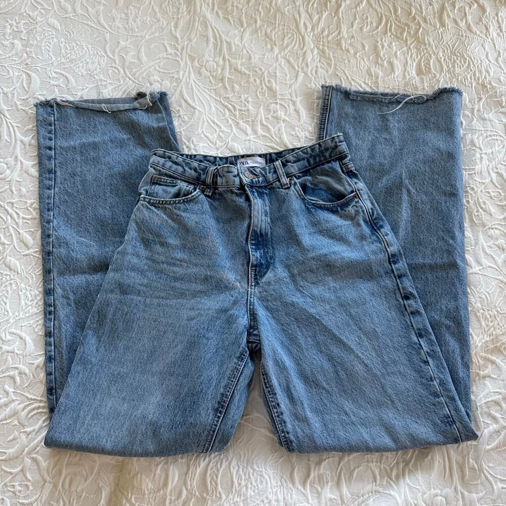 Zara High Rise Wide Leg Medium Wash Raw Hem Jeans Size 6